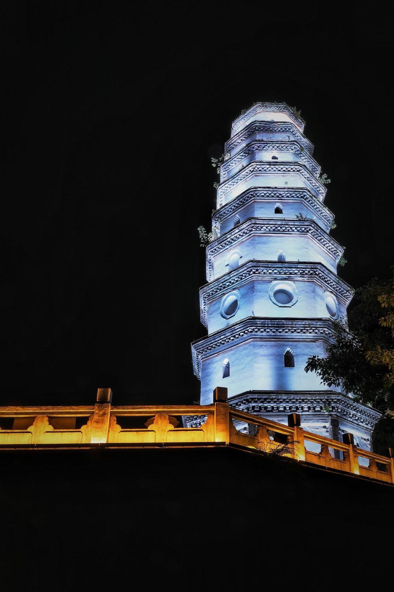 Crowne Plaza Yibin By Ihg Hotel Exterior foto